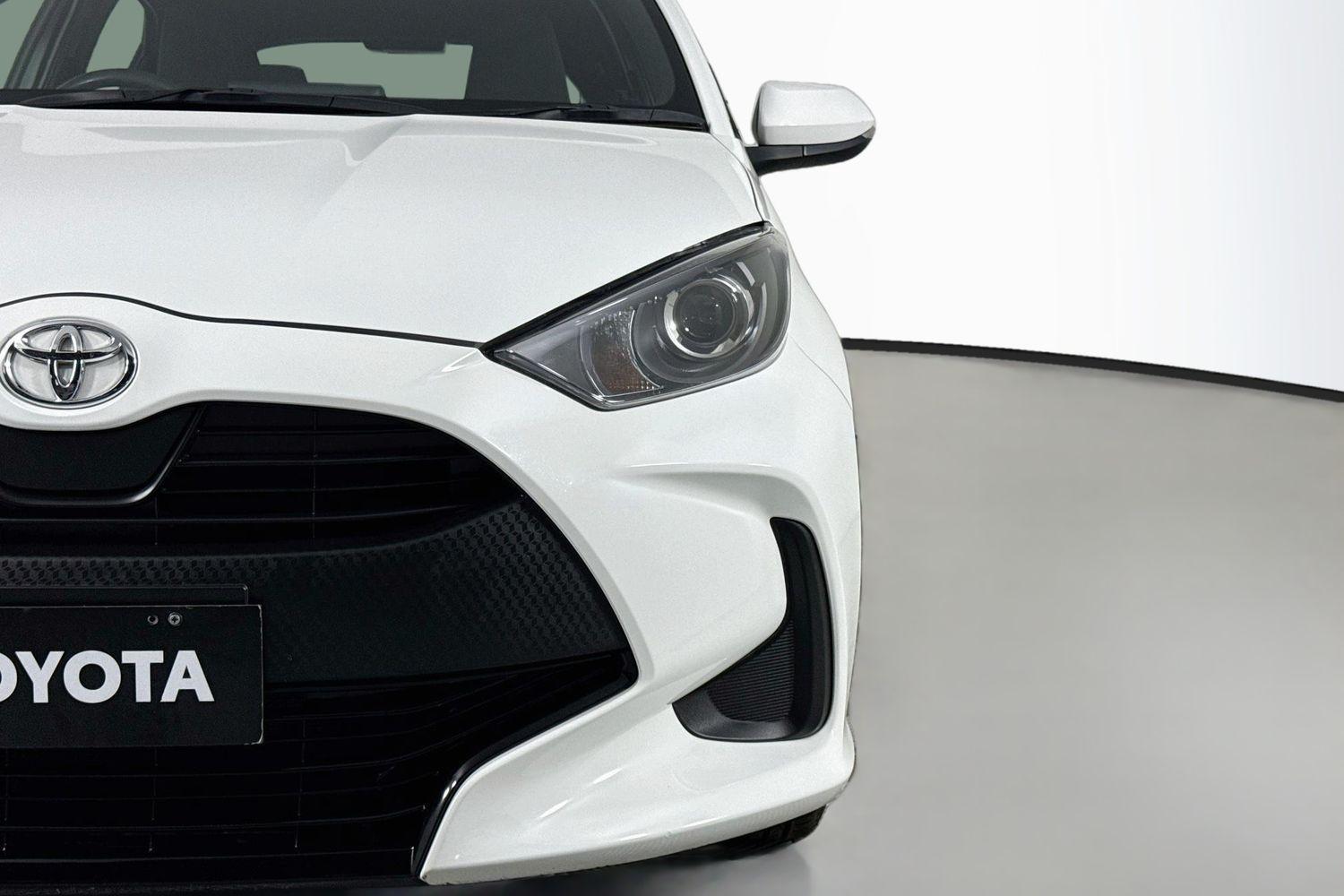 2021 Toyota Yaris Ascent Sport in White