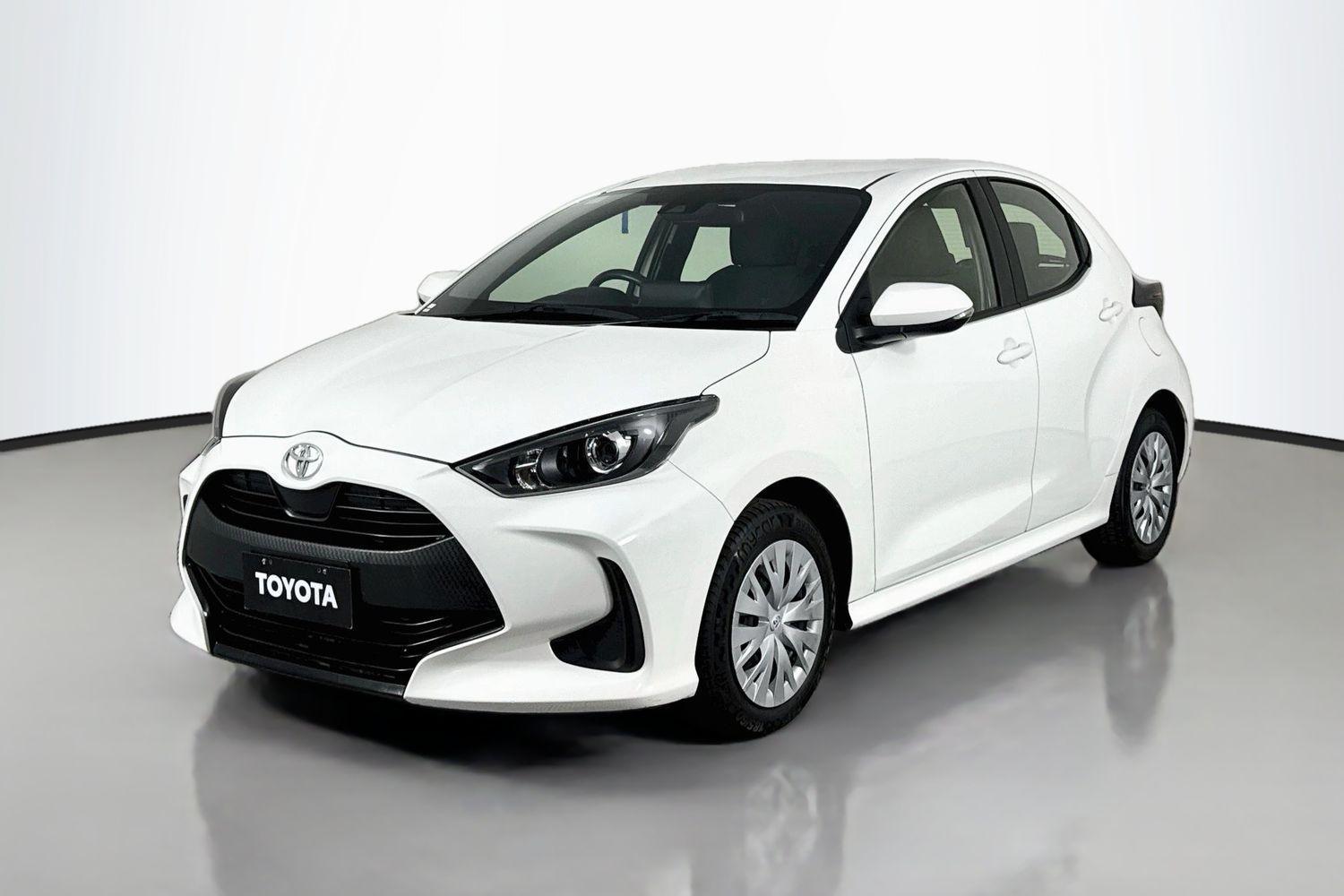 2021 Toyota Yaris Ascent Sport in White