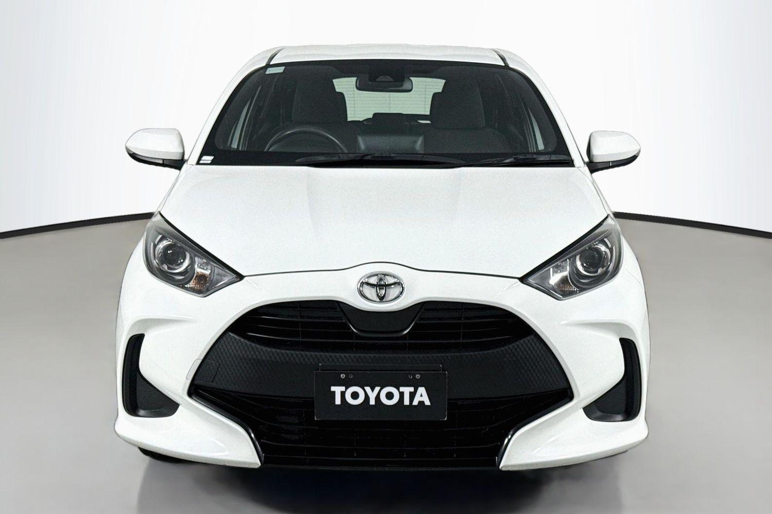 2021 Toyota Yaris Ascent Sport in White