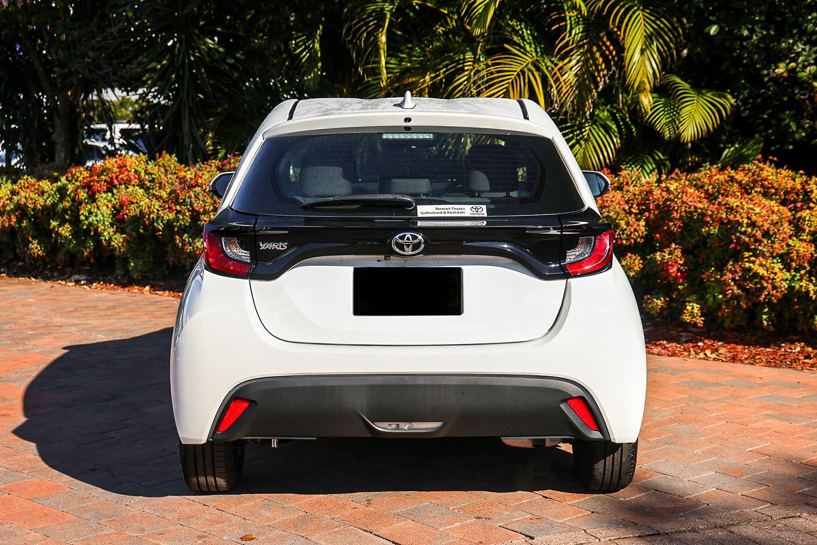 2023 Toyota Yaris Ascent Sport in White