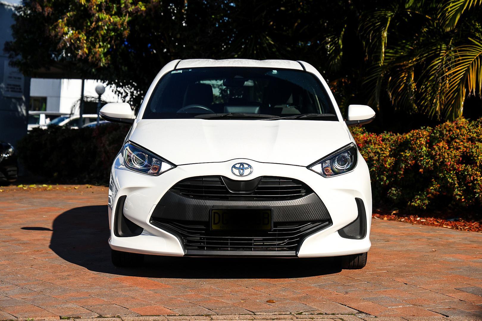 2023 Toyota Yaris Ascent Sport in White