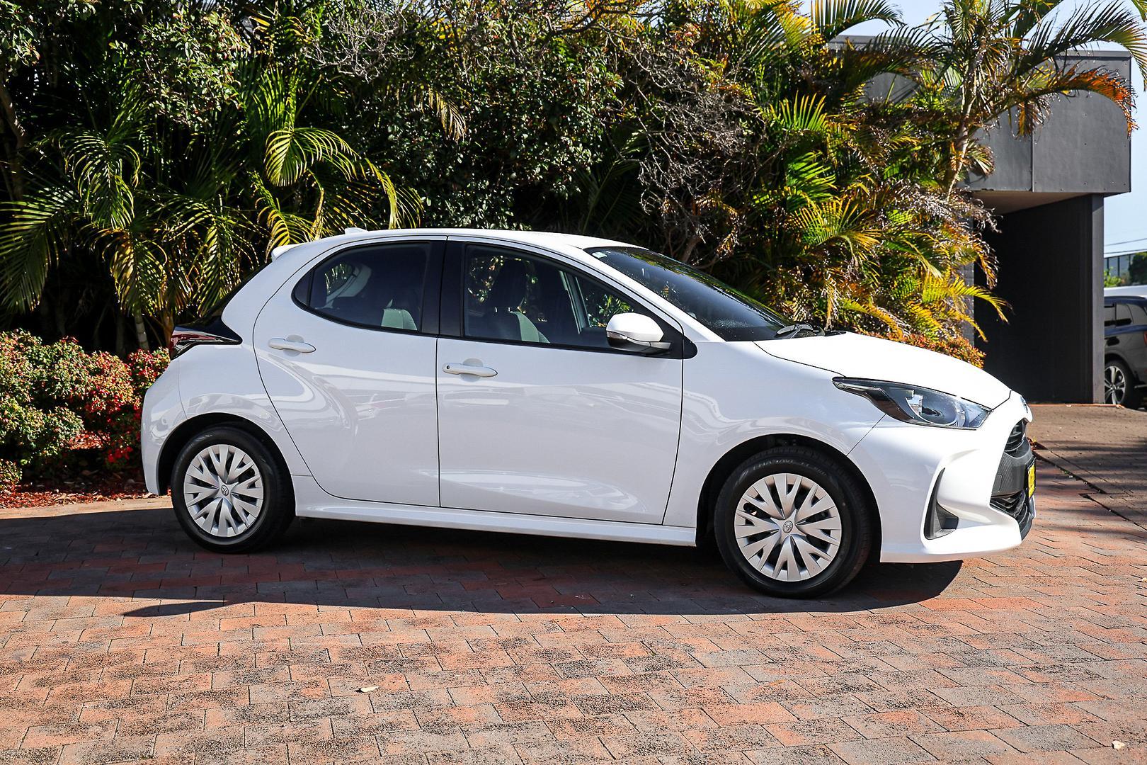 2023 Toyota Yaris Ascent Sport in White