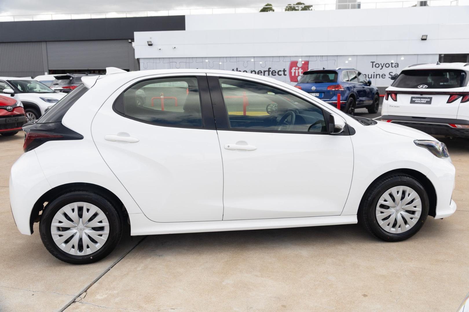 2023 Toyota Yaris Ascent Sport in White