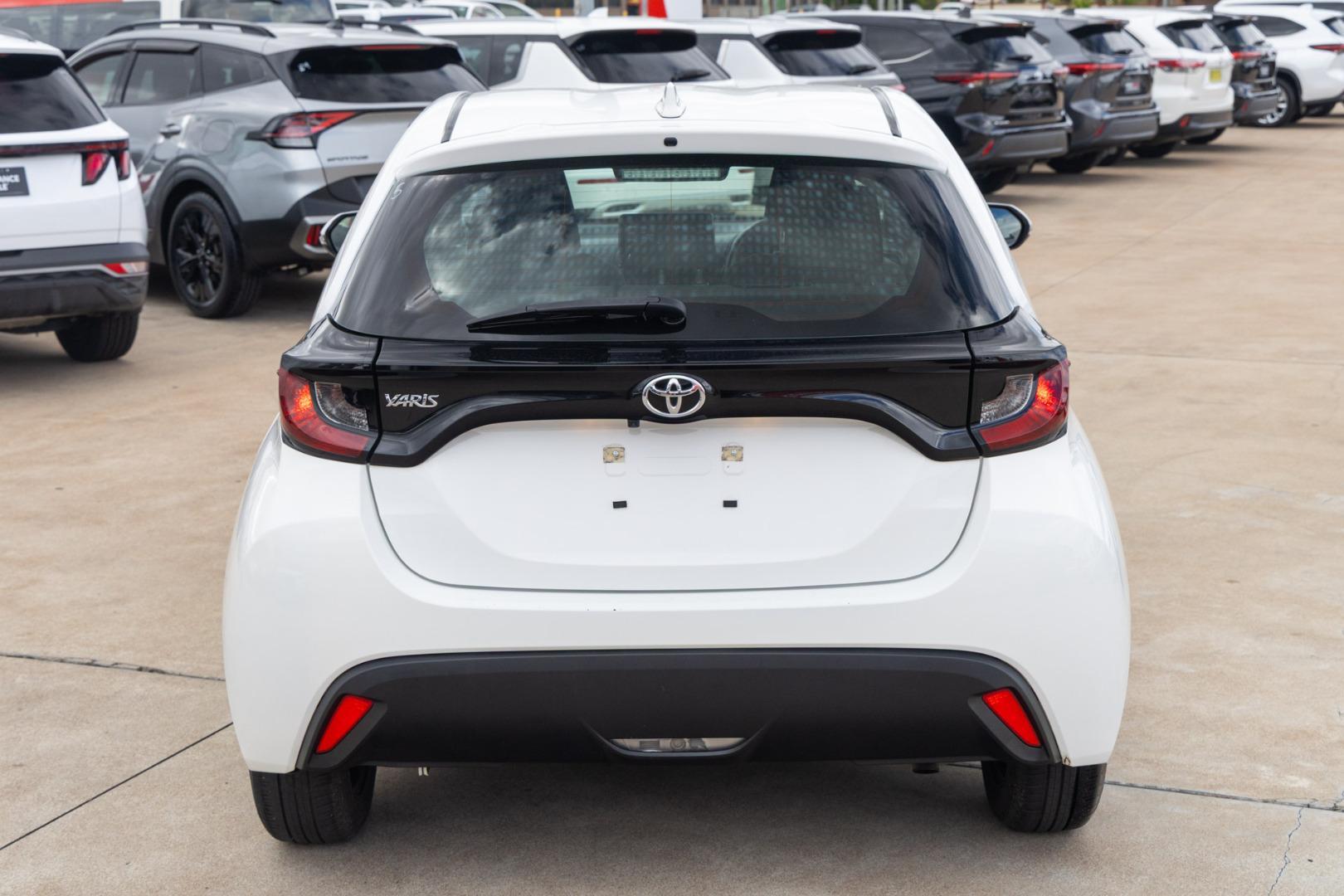 2023 Toyota Yaris Ascent Sport in White