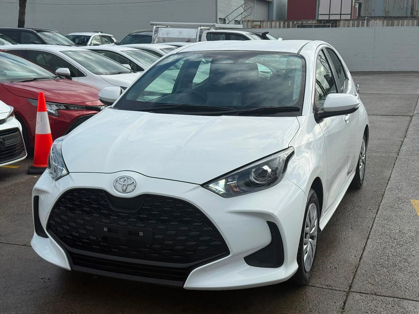 2024 Toyota Yaris Ascent Sport in White