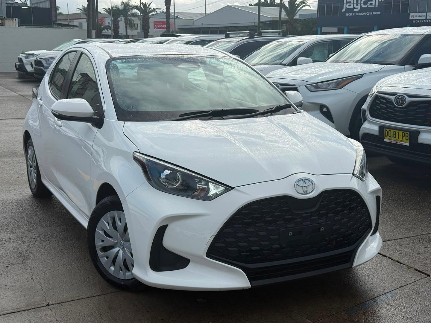 2024 Toyota Yaris Ascent Sport in White