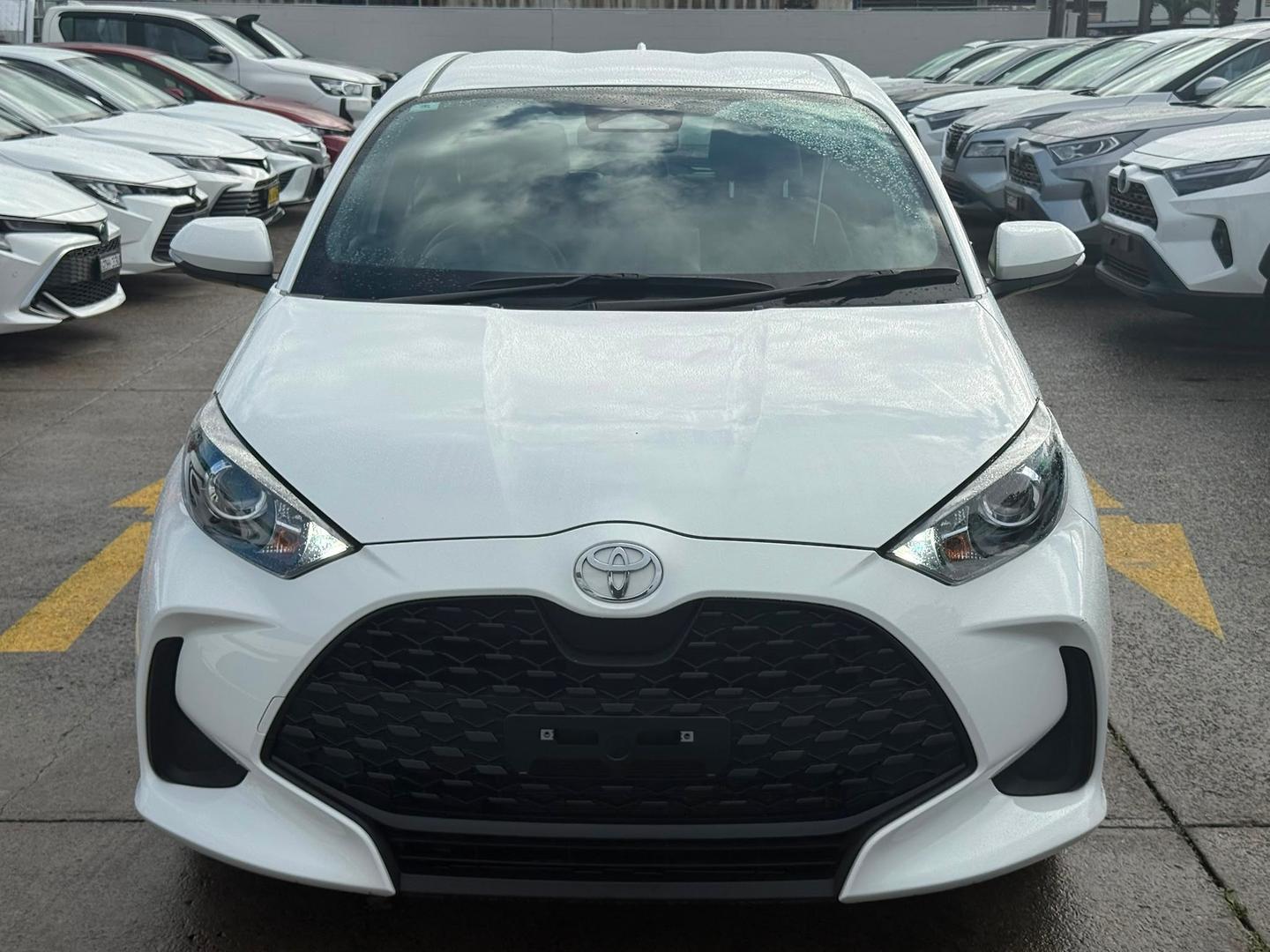 2024 Toyota Yaris Ascent Sport in White