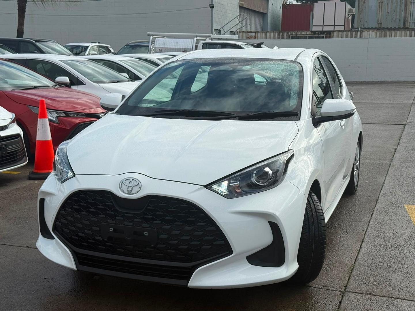 2024 Toyota Yaris Ascent Sport in White