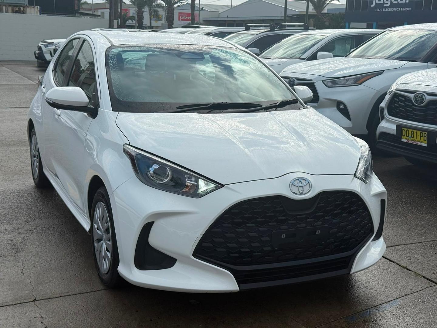 2024 Toyota Yaris Ascent Sport in White