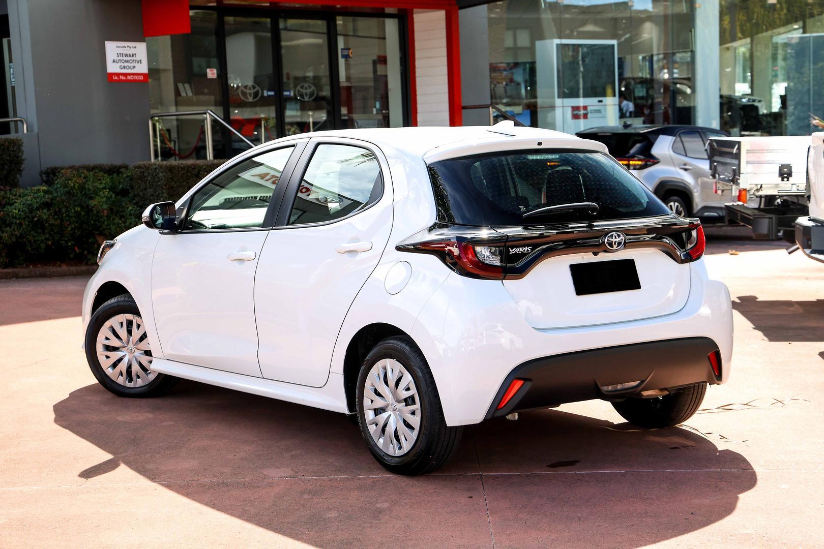 2022 Toyota Yaris Ascent Sport in White