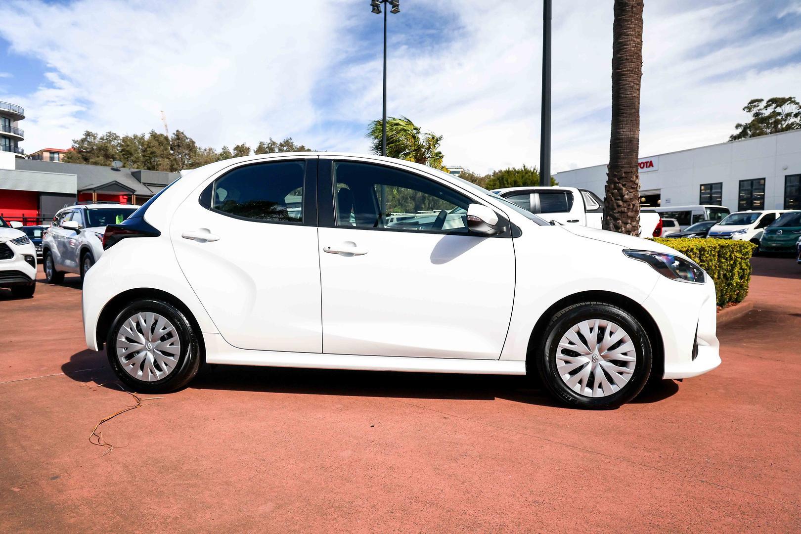 2022 Toyota Yaris Ascent Sport in White