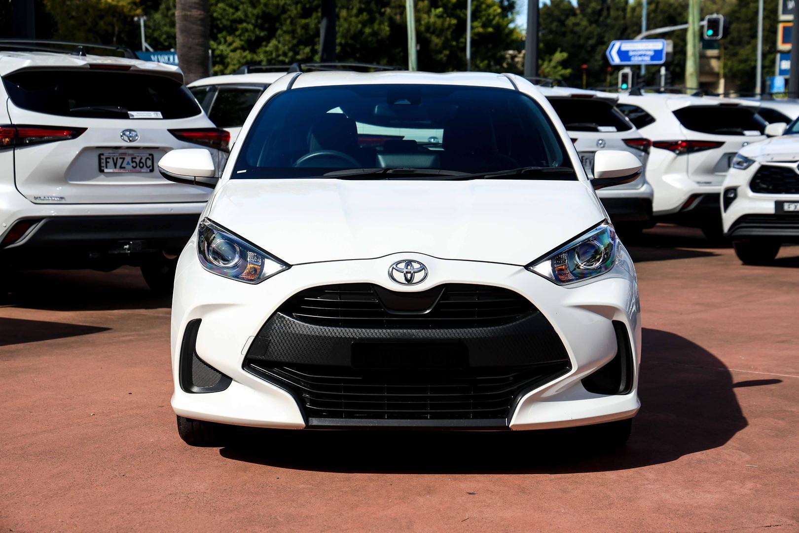 2022 Toyota Yaris Ascent Sport in White