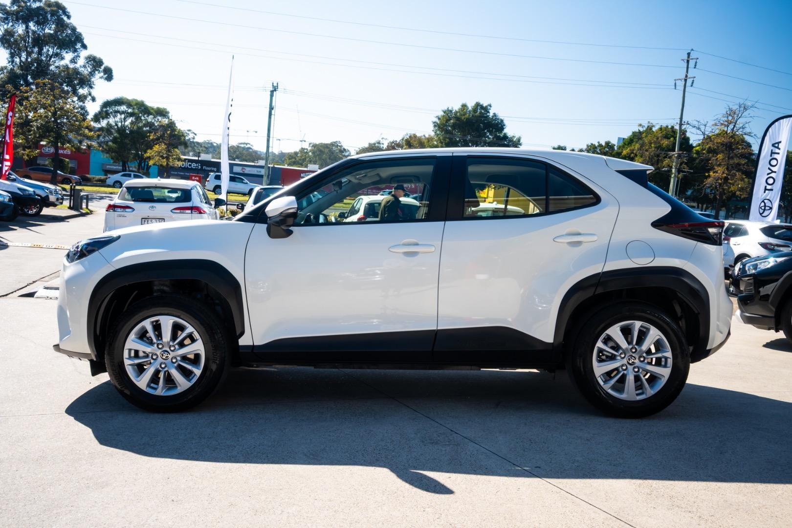 2022 Toyota Yaris Cross GX in White