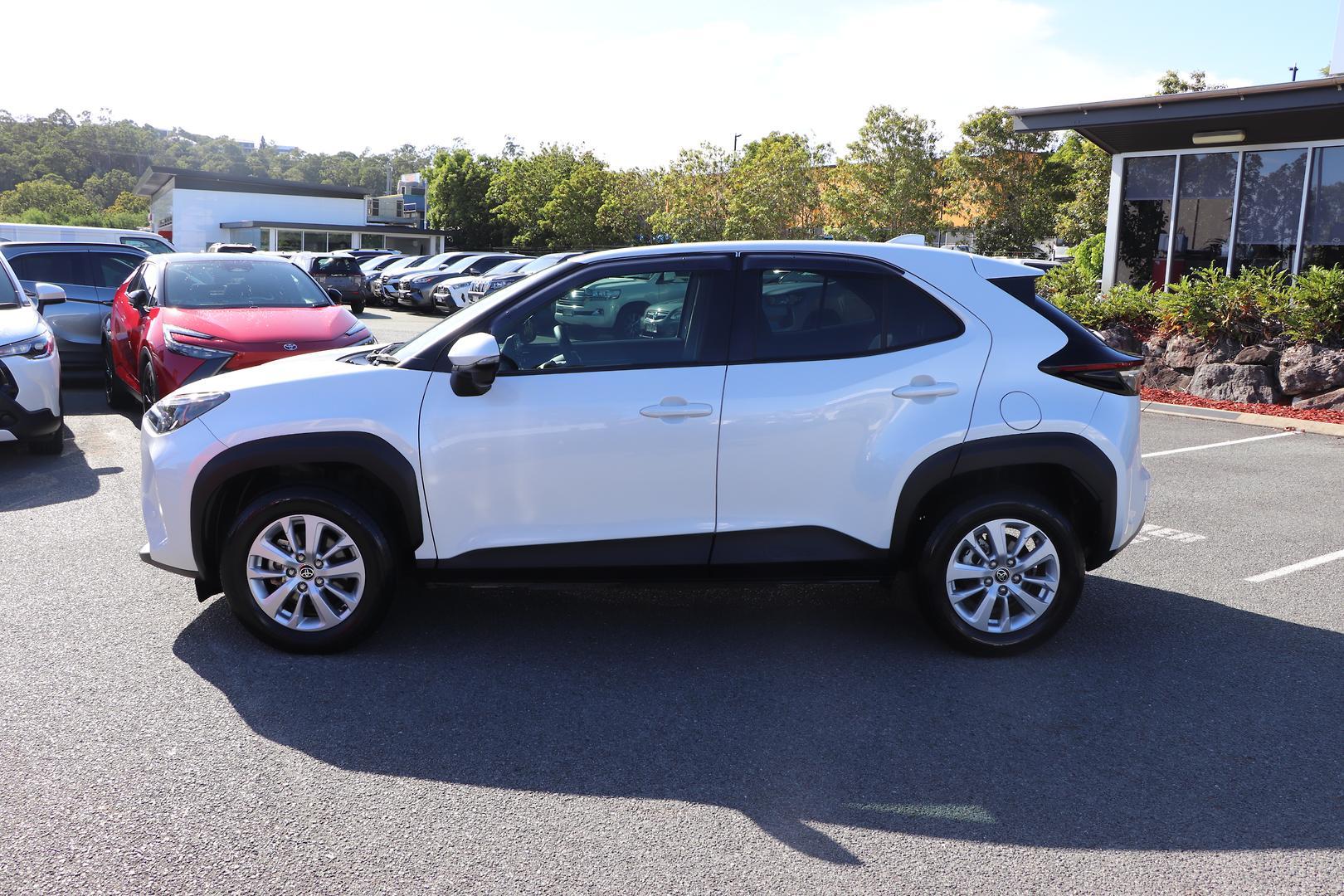 2023 Toyota Yaris Cross GX in White