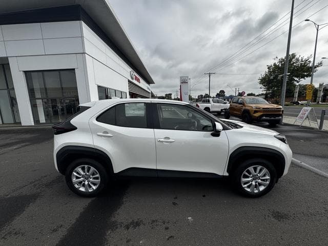 2022 Toyota Yaris Cross GX in White