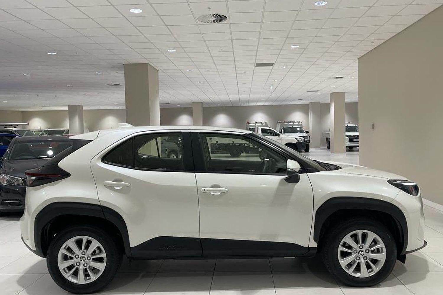 2023 Toyota Yaris Cross GX in White