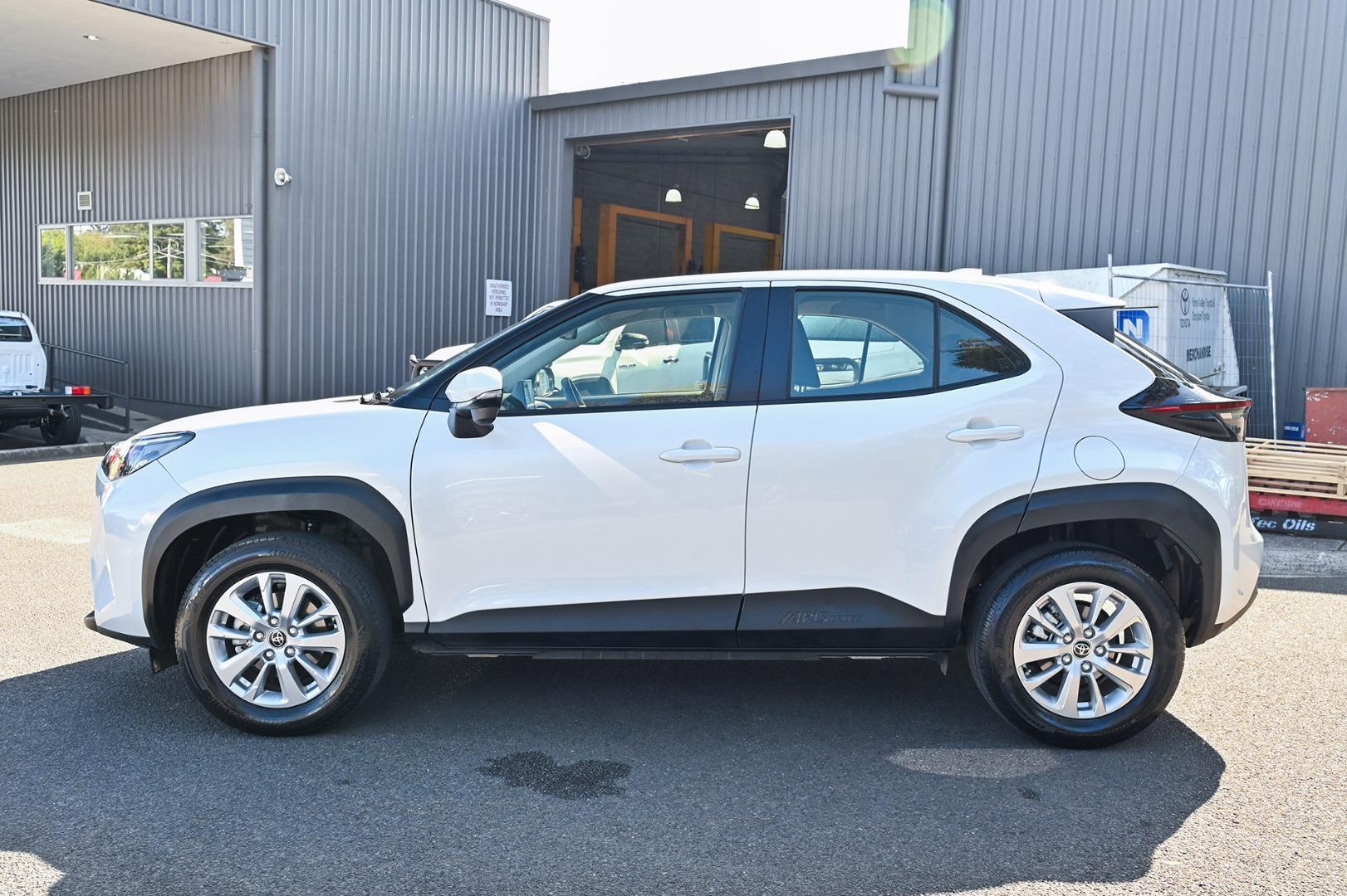 2023 Toyota Yaris Cross GX in White