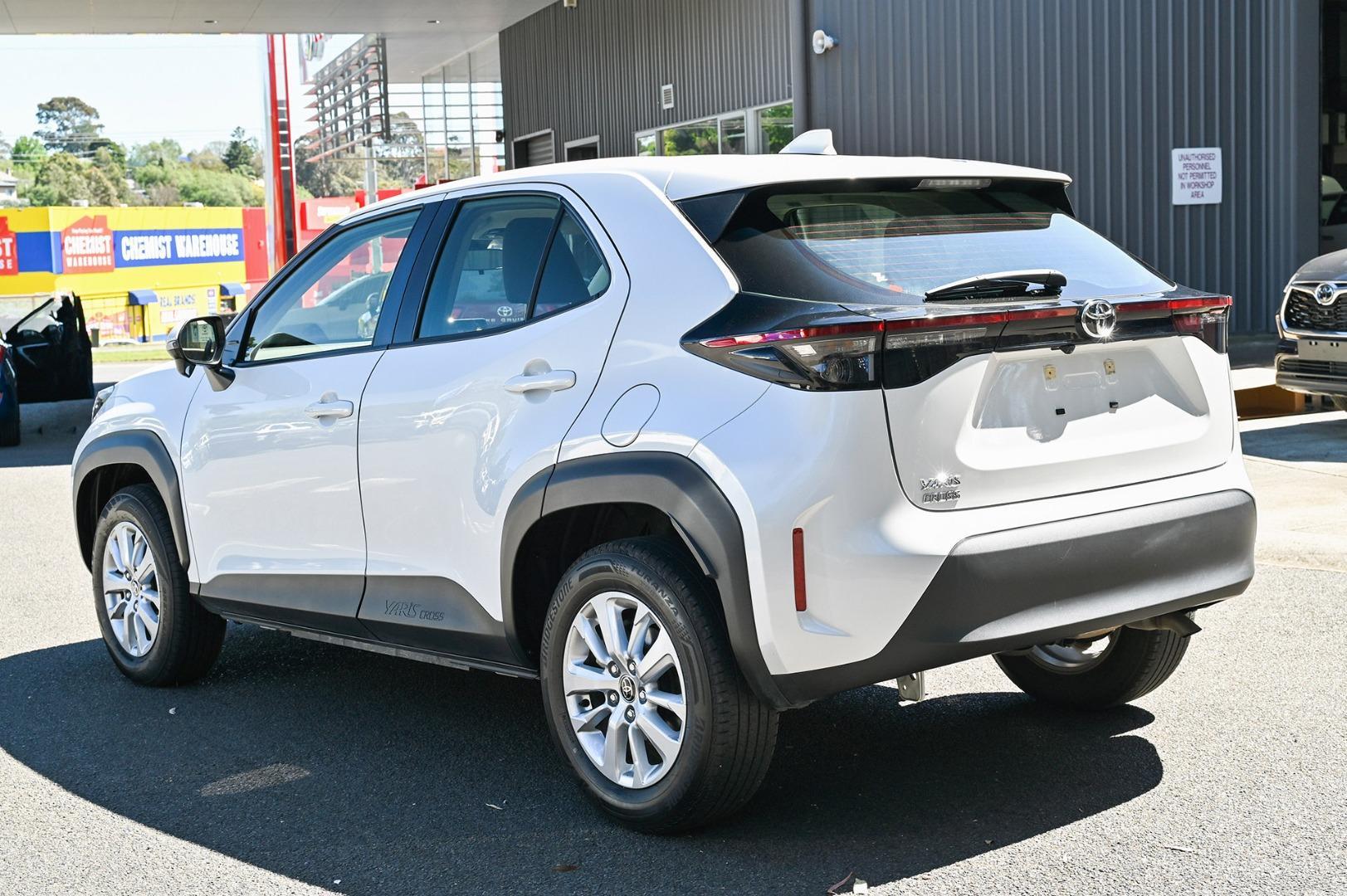 2023 Toyota Yaris Cross GX in White