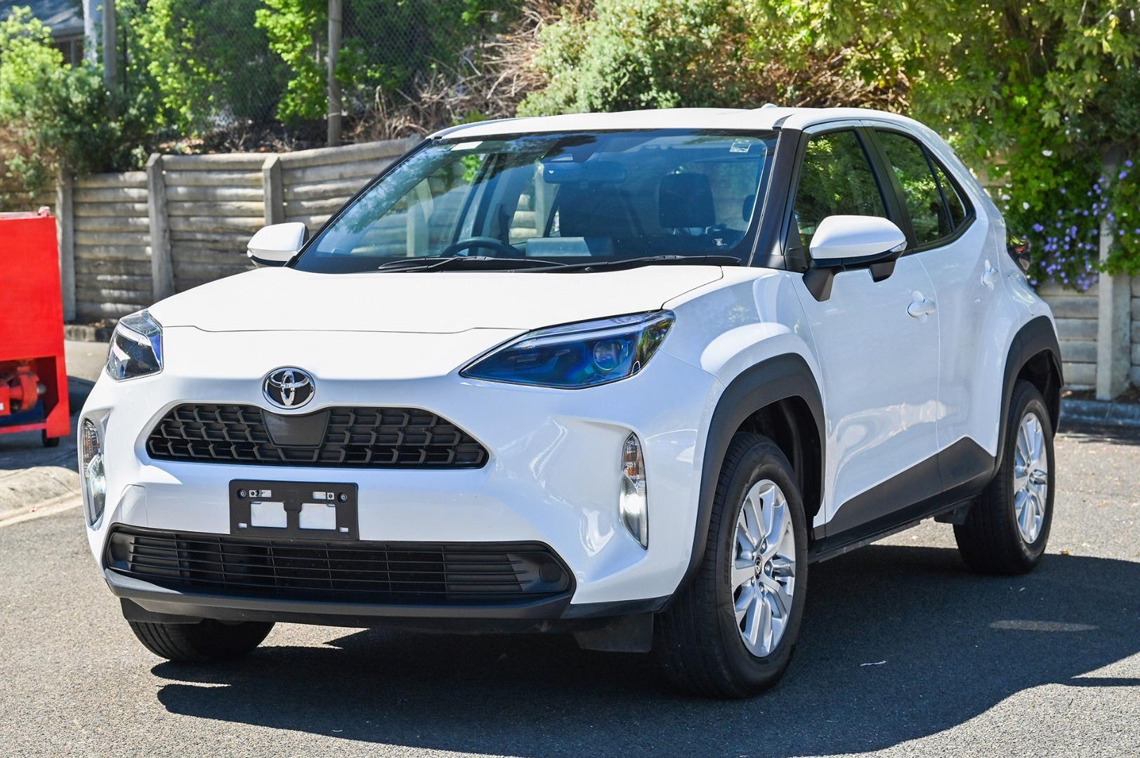 2023 Toyota Yaris Cross GX in White