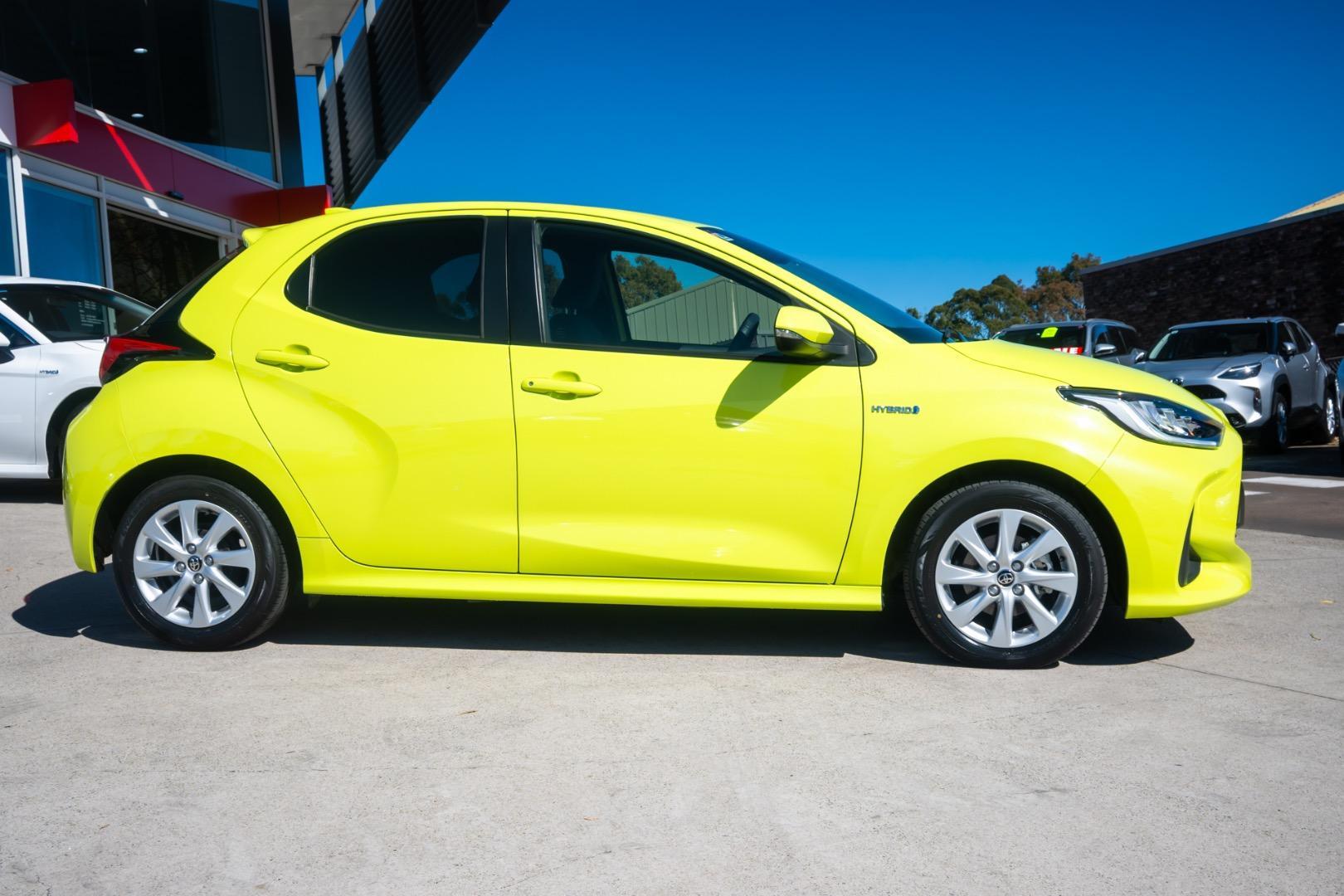 2022 Toyota Yaris SX in Green