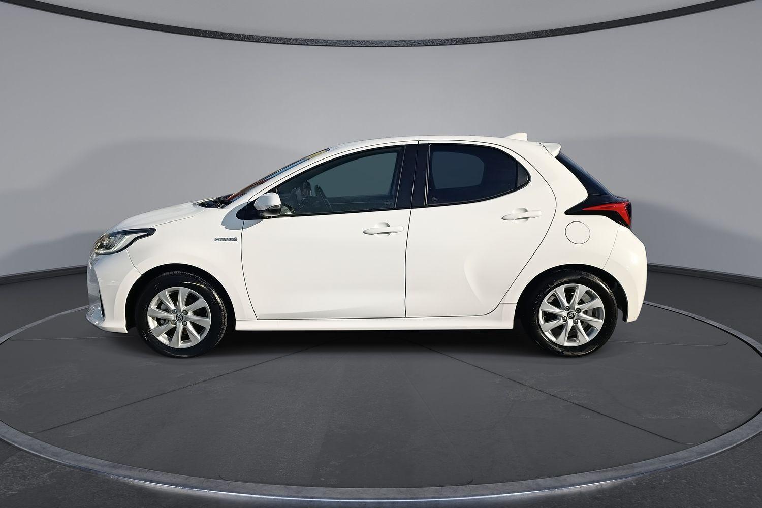 2023 Toyota Yaris SX in White