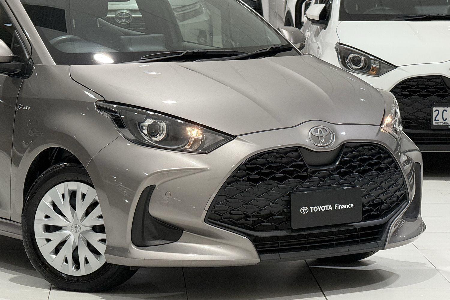 2025 Toyota Yaris Ascent Sport in Bronze