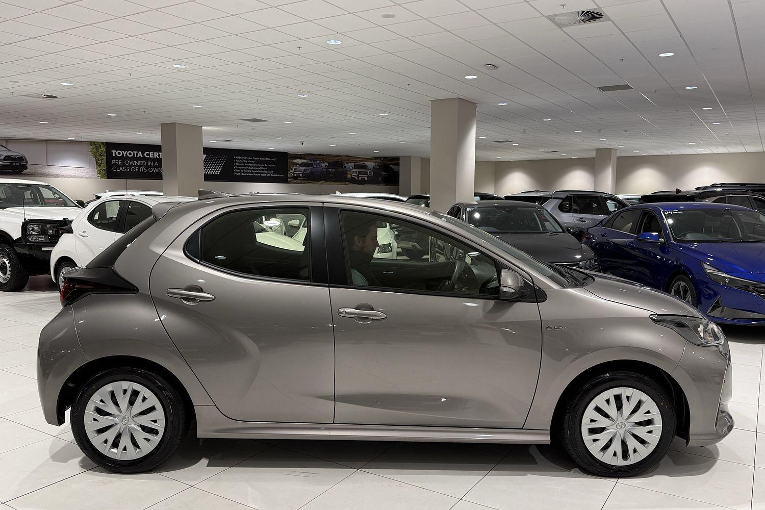 2025 Toyota Yaris Ascent Sport in Bronze