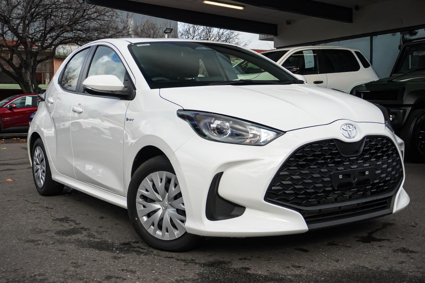 2025 Toyota Yaris Ascent Sport in White