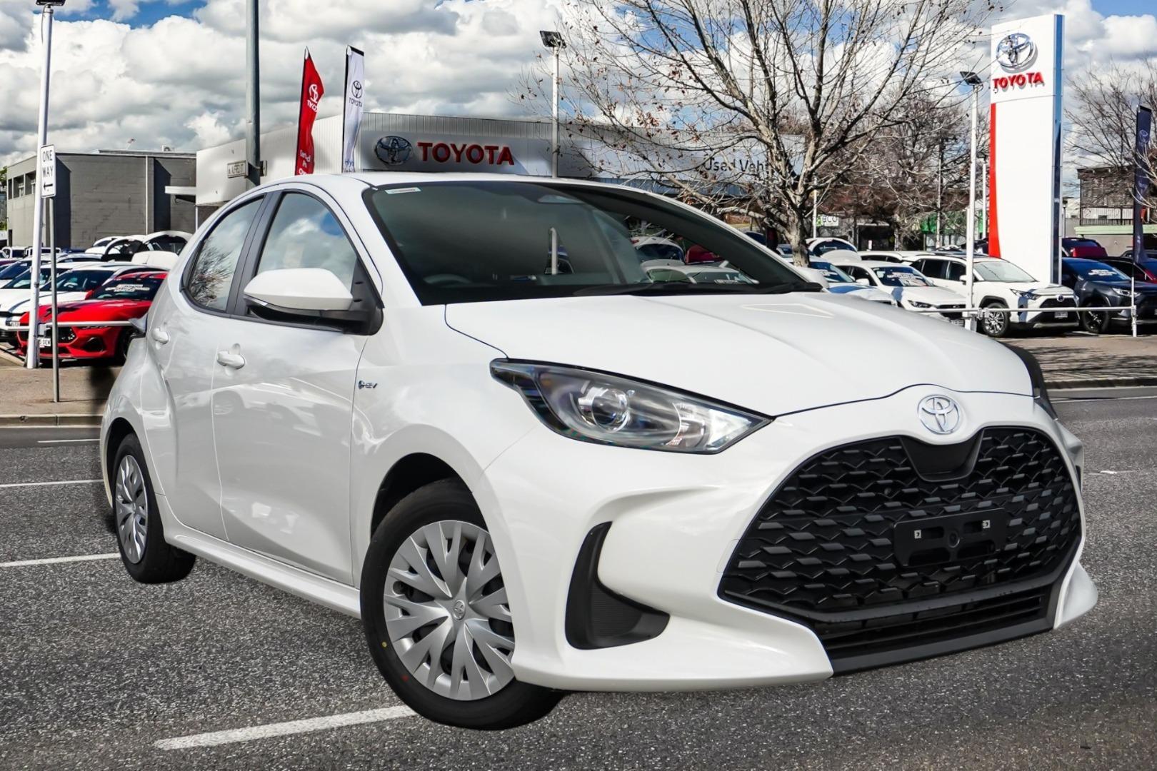 2025 Toyota Yaris Ascent Sport in White