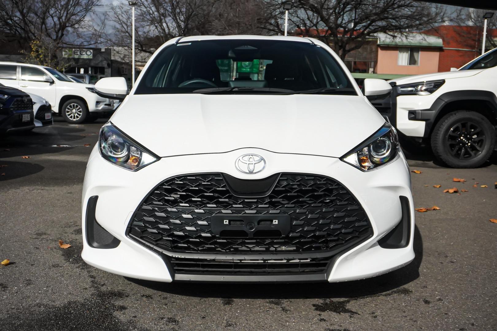 2025 Toyota Yaris Ascent Sport in White