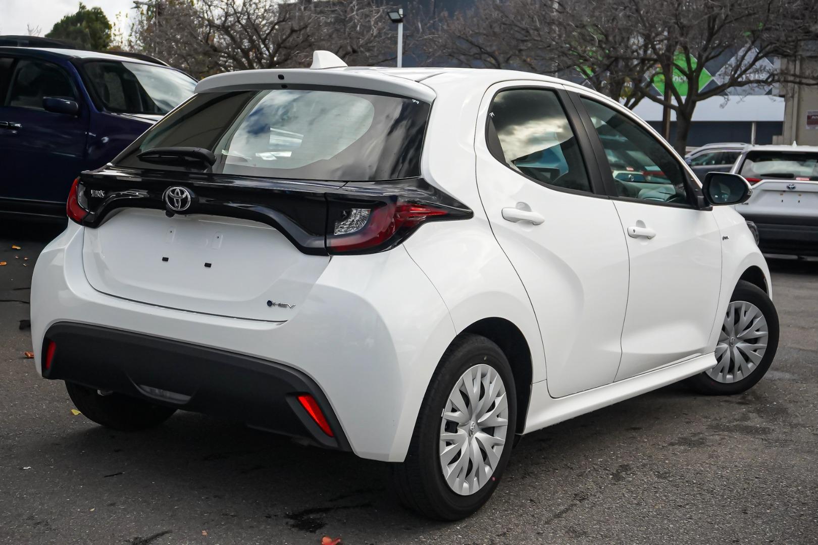 2025 Toyota Yaris Ascent Sport in White