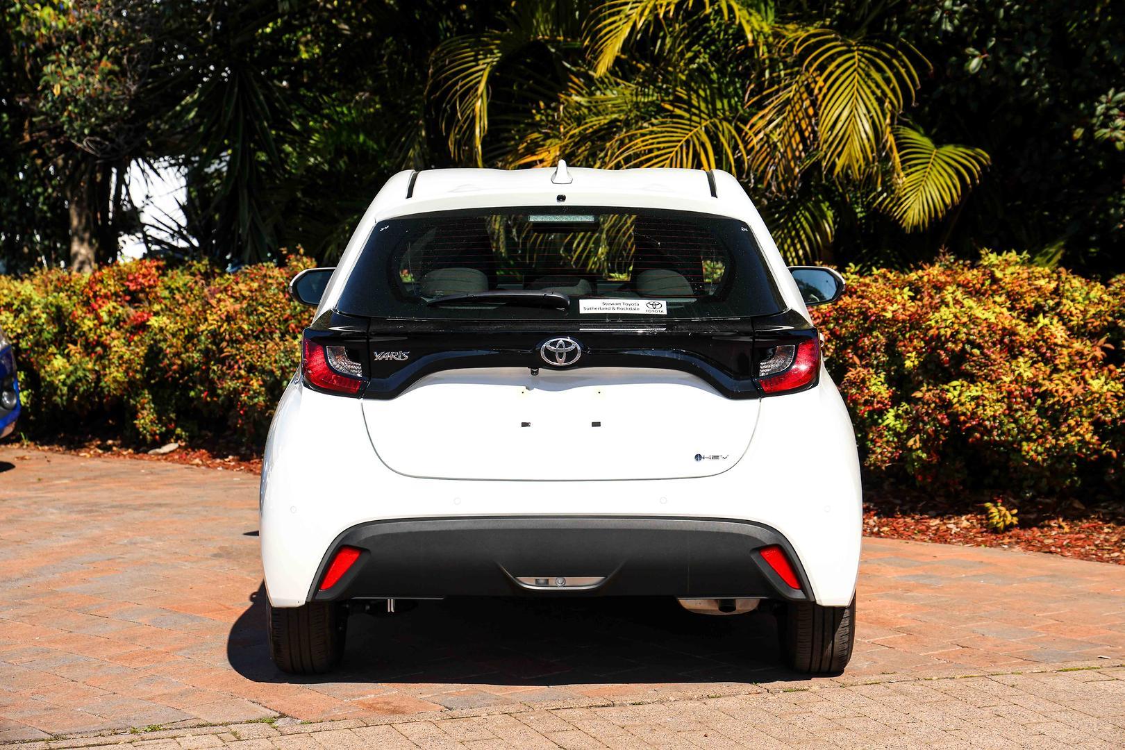 2025 Toyota Yaris Ascent Sport in White