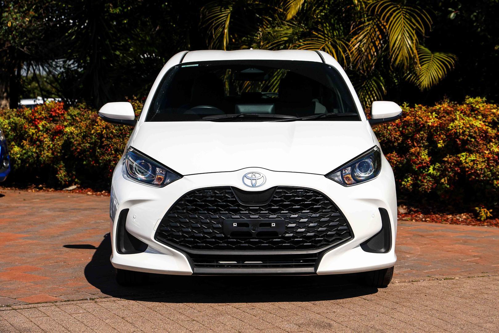 2025 Toyota Yaris Ascent Sport in White