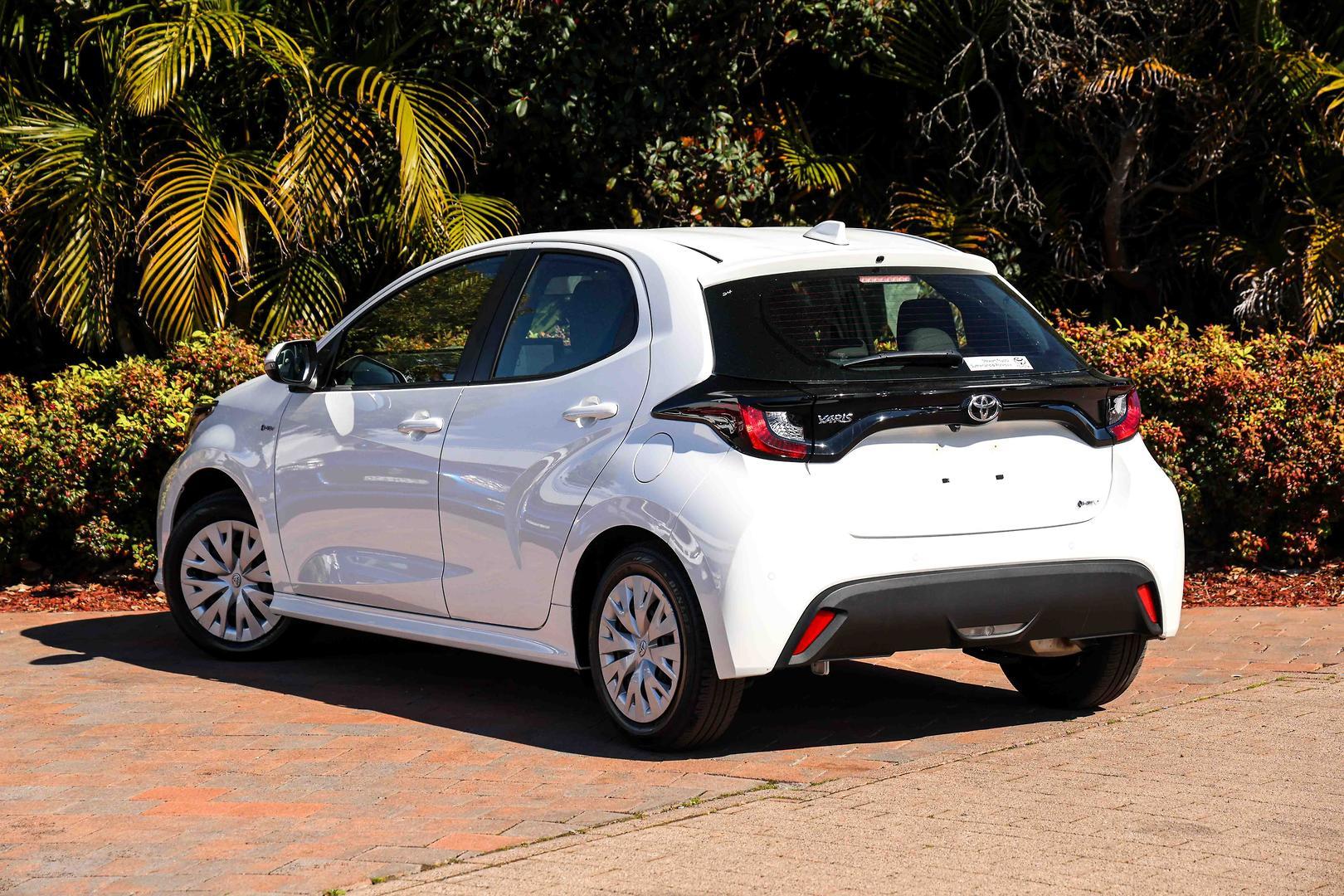 2025 Toyota Yaris Ascent Sport in White