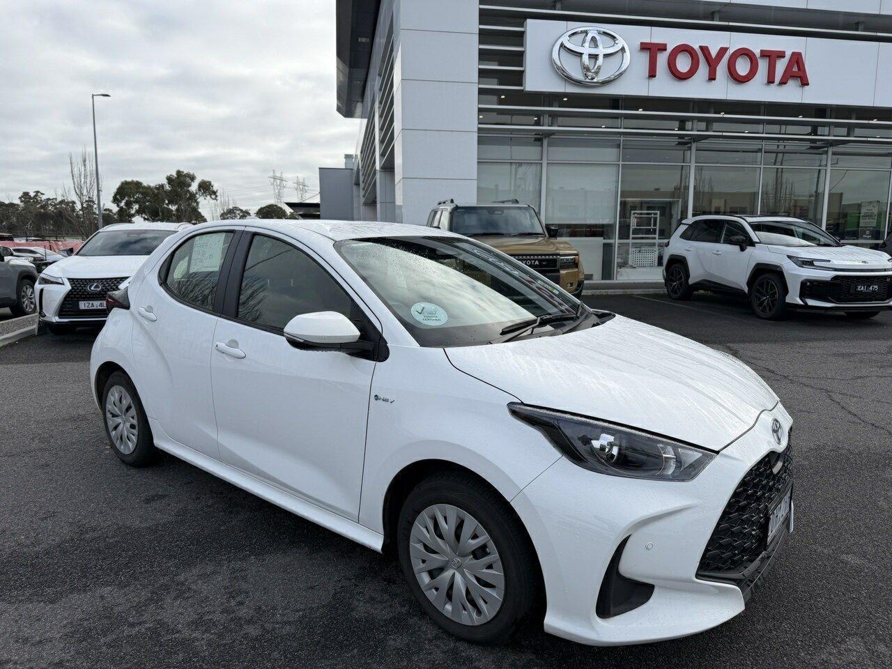 2025 Toyota Yaris Ascent Sport in White