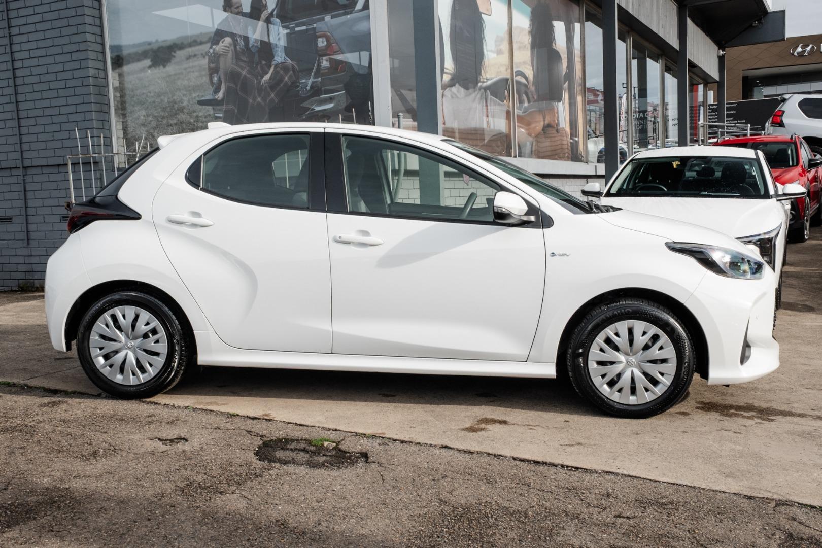 2025 Toyota Yaris Ascent Sport in White