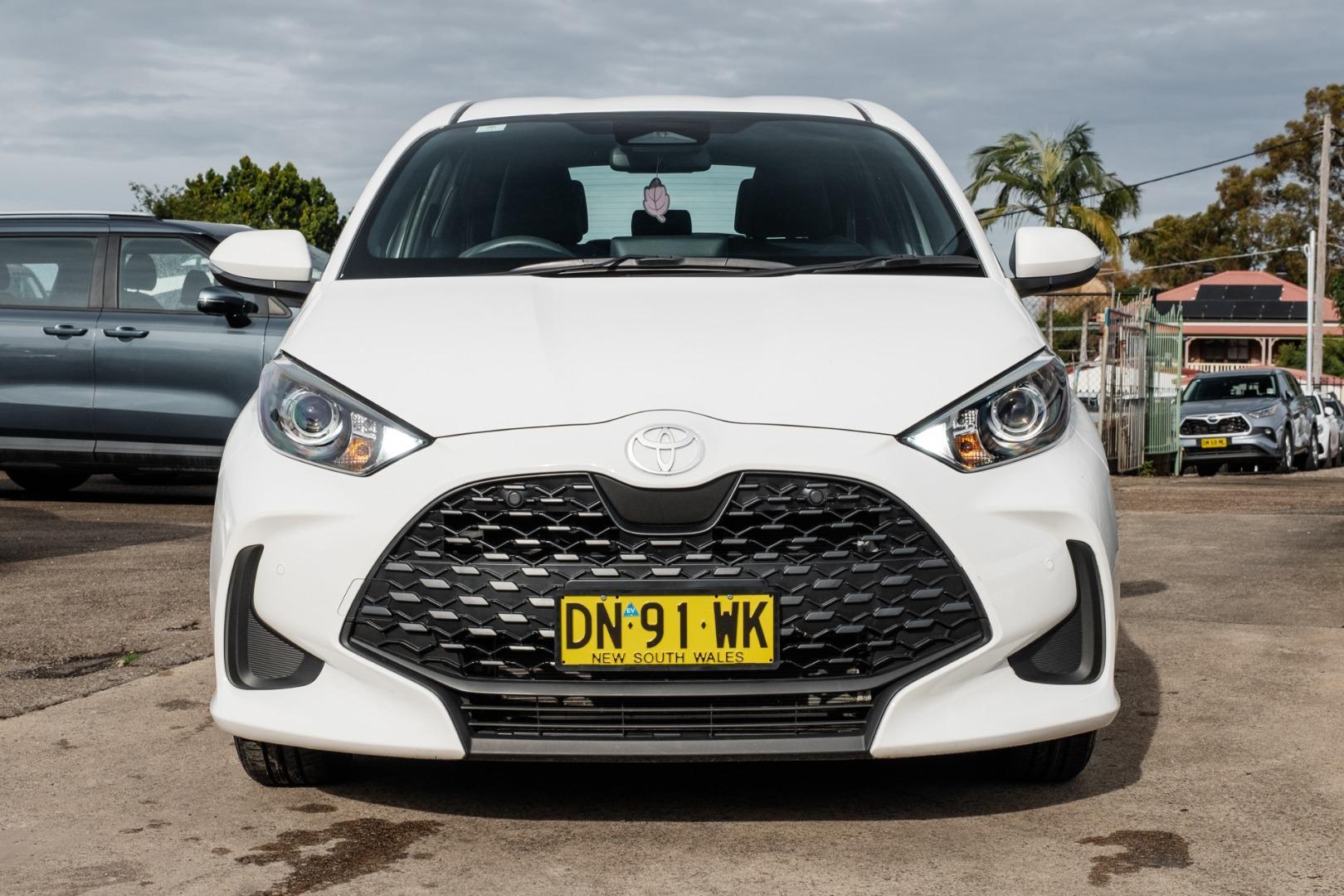 2025 Toyota Yaris Ascent Sport in White