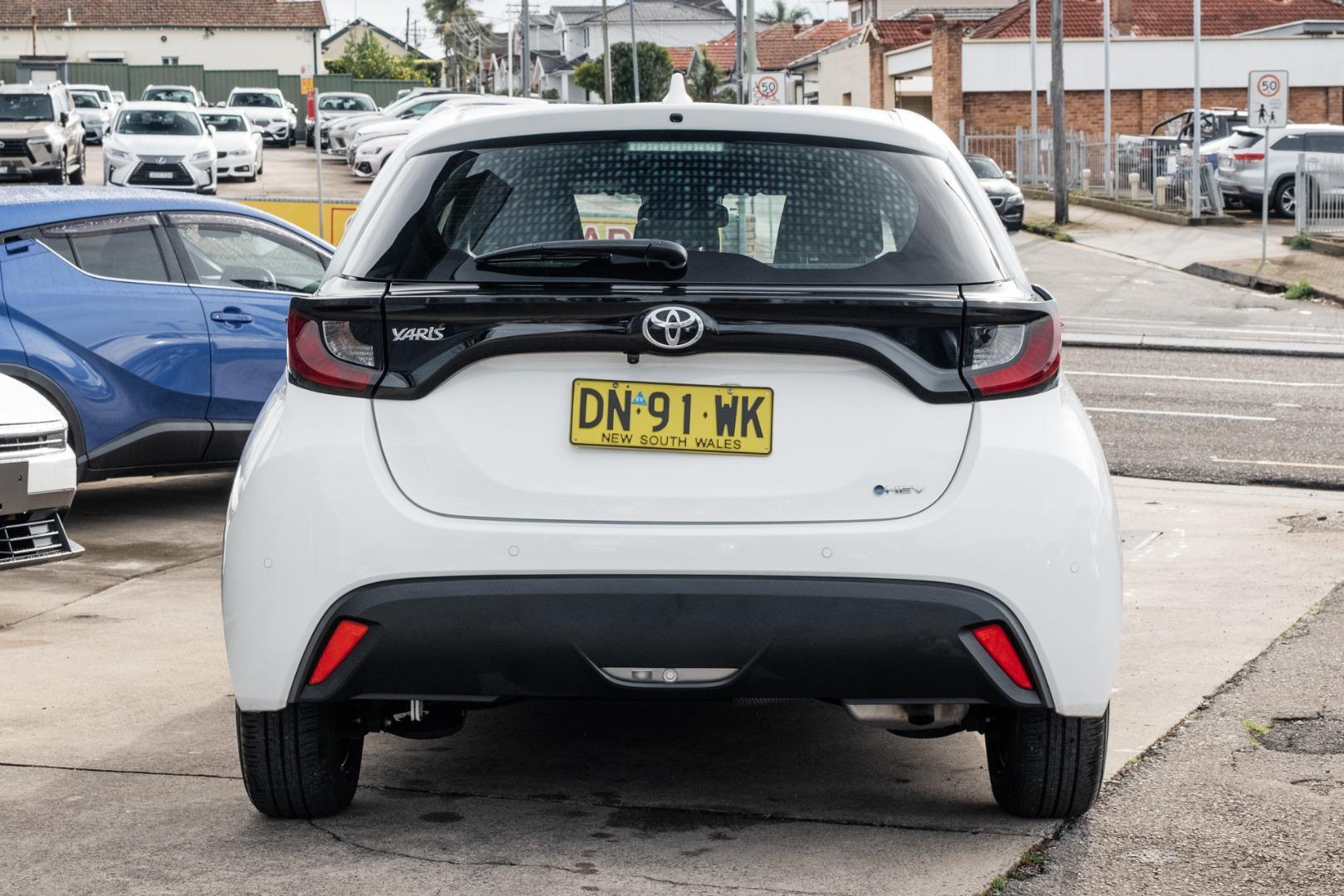 2025 Toyota Yaris Ascent Sport in White