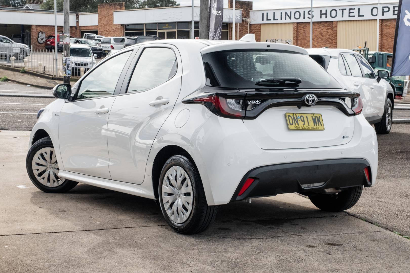 2025 Toyota Yaris Ascent Sport in White
