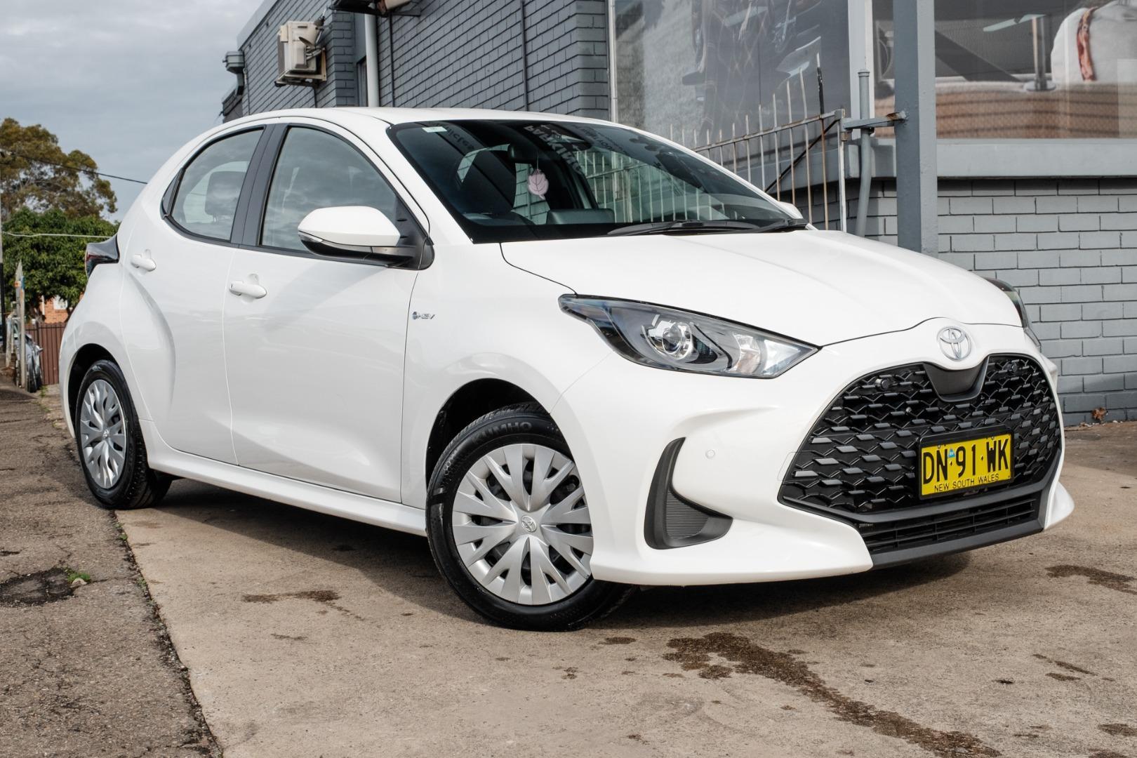 2025 Toyota Yaris Ascent Sport in White