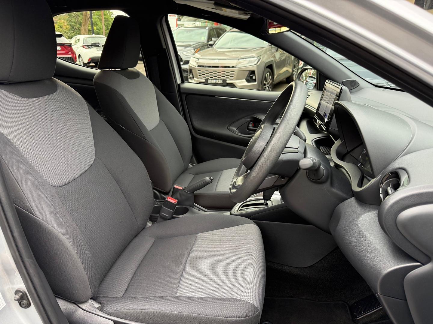 2025 Toyota Yaris Ascent Sport in Silver