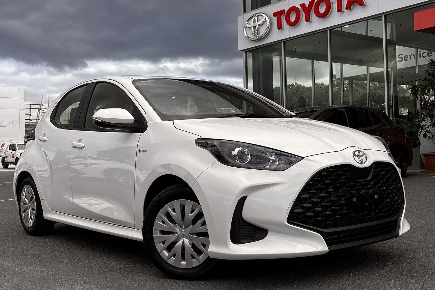 2024 Toyota Yaris Ascent Sport in White