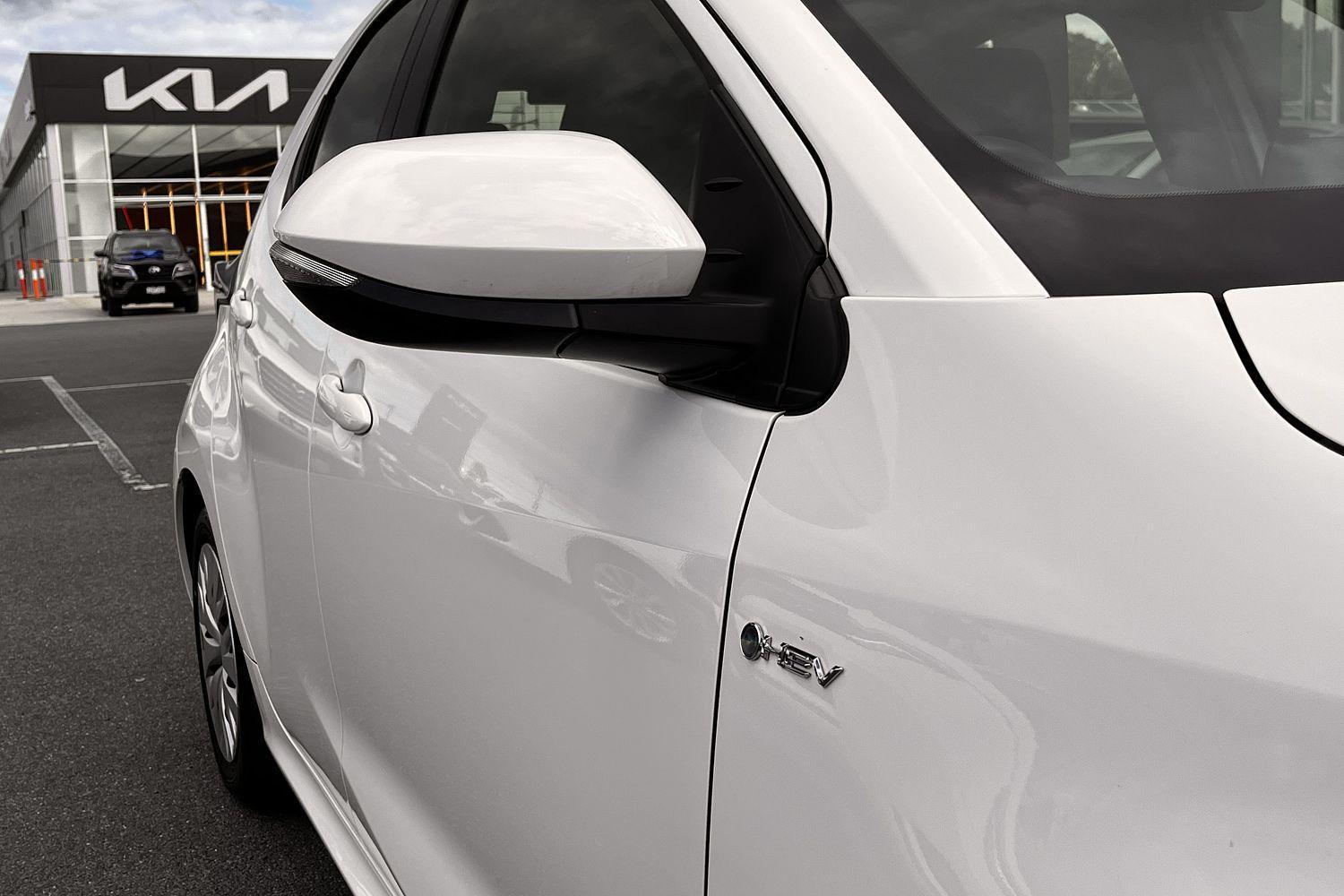 2024 Toyota Yaris Ascent Sport in White