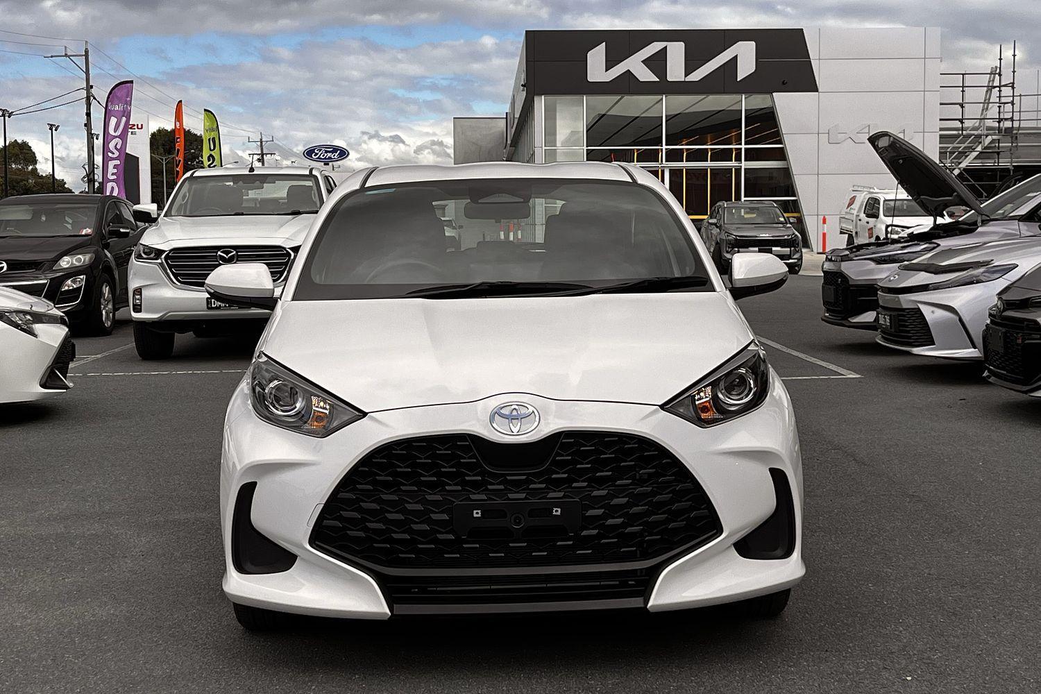 2024 Toyota Yaris Ascent Sport in White