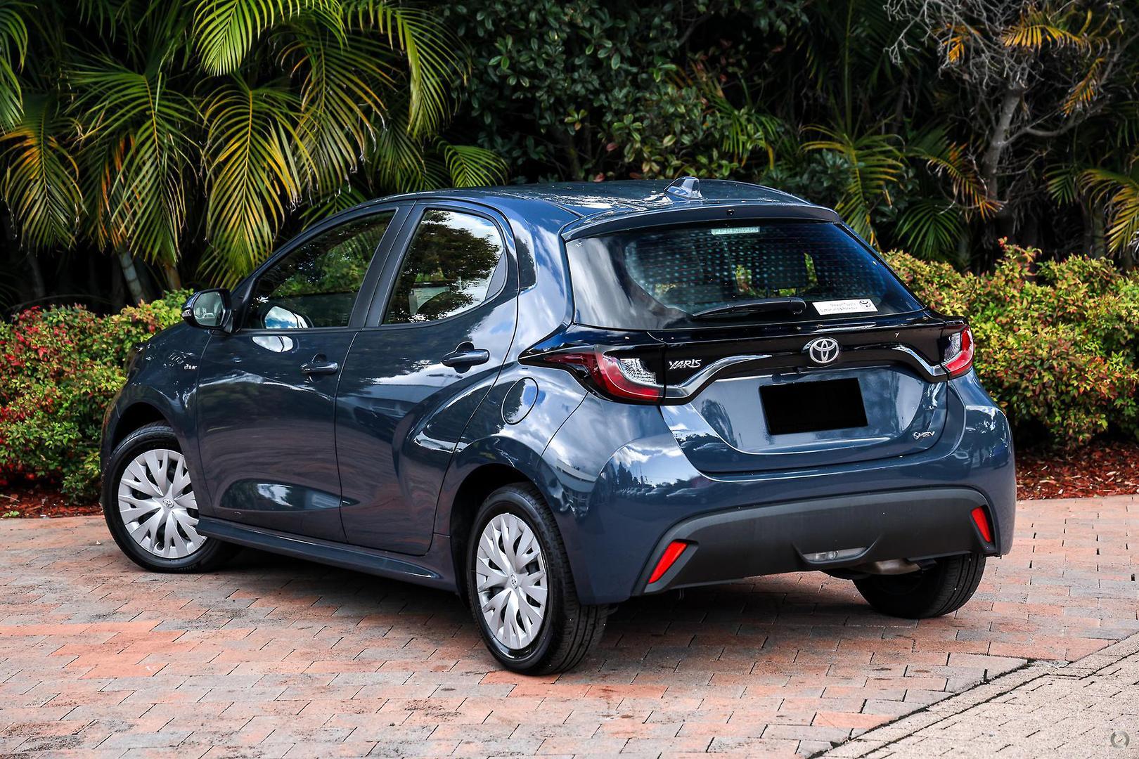 2025 Toyota Yaris Ascent Sport in Grey