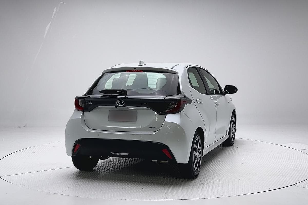 2025 Toyota Yaris Ascent Sport in White