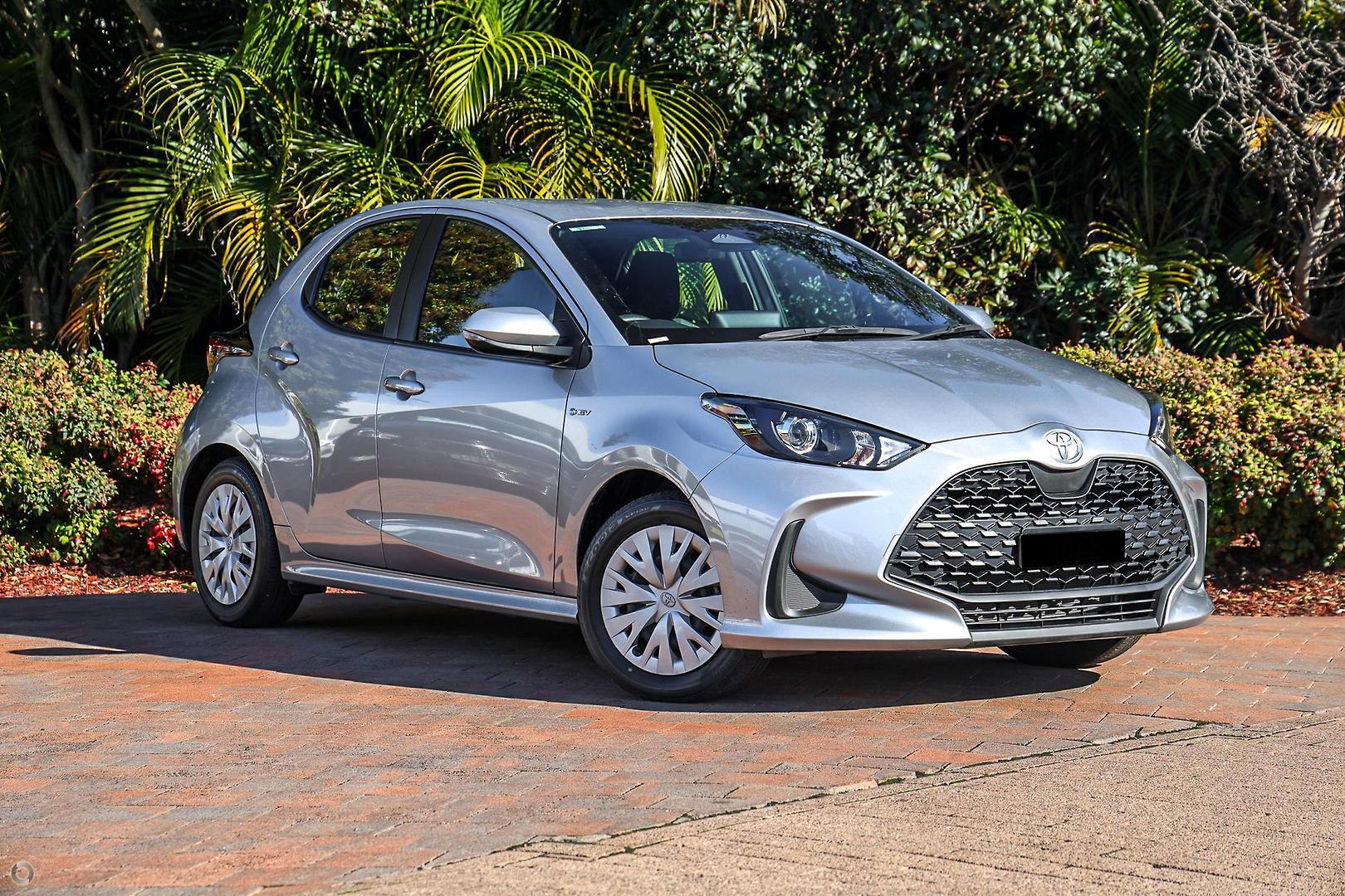 2024 Toyota Yaris Ascent Sport in Silver