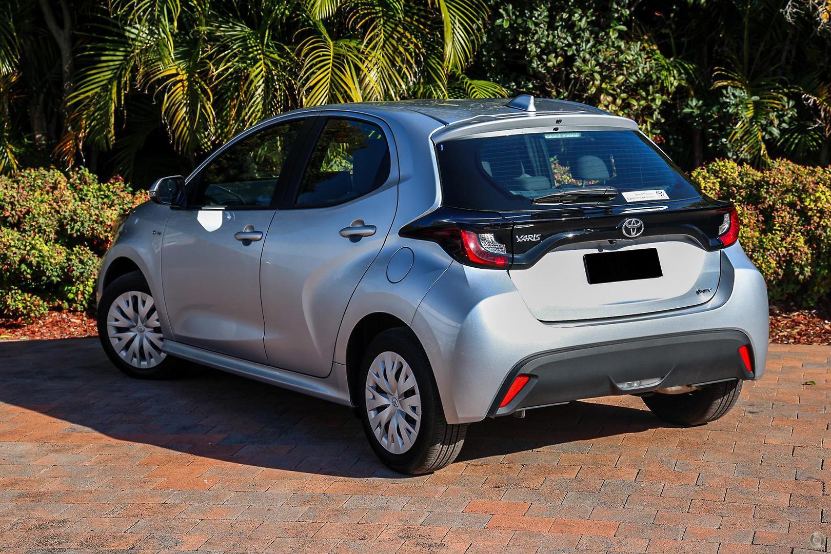 2024 Toyota Yaris Ascent Sport in Silver
