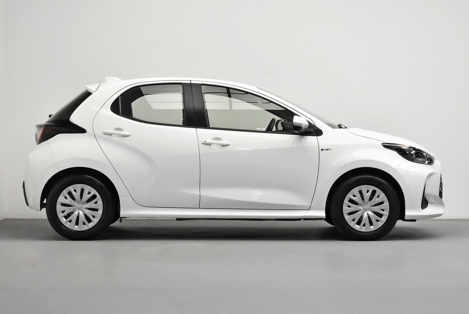 2025 Toyota Yaris Ascent Sport in White