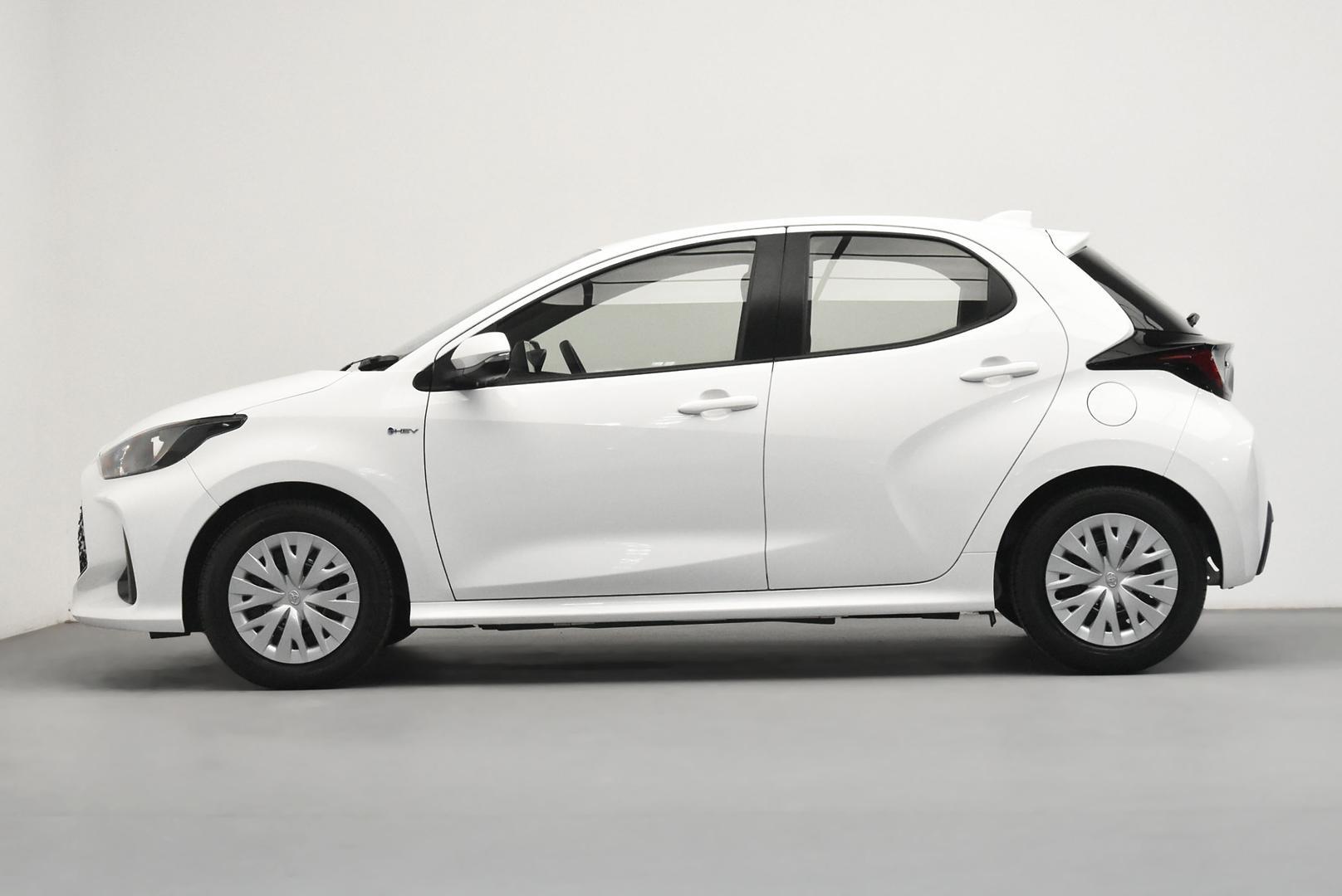 2025 Toyota Yaris Ascent Sport in White
